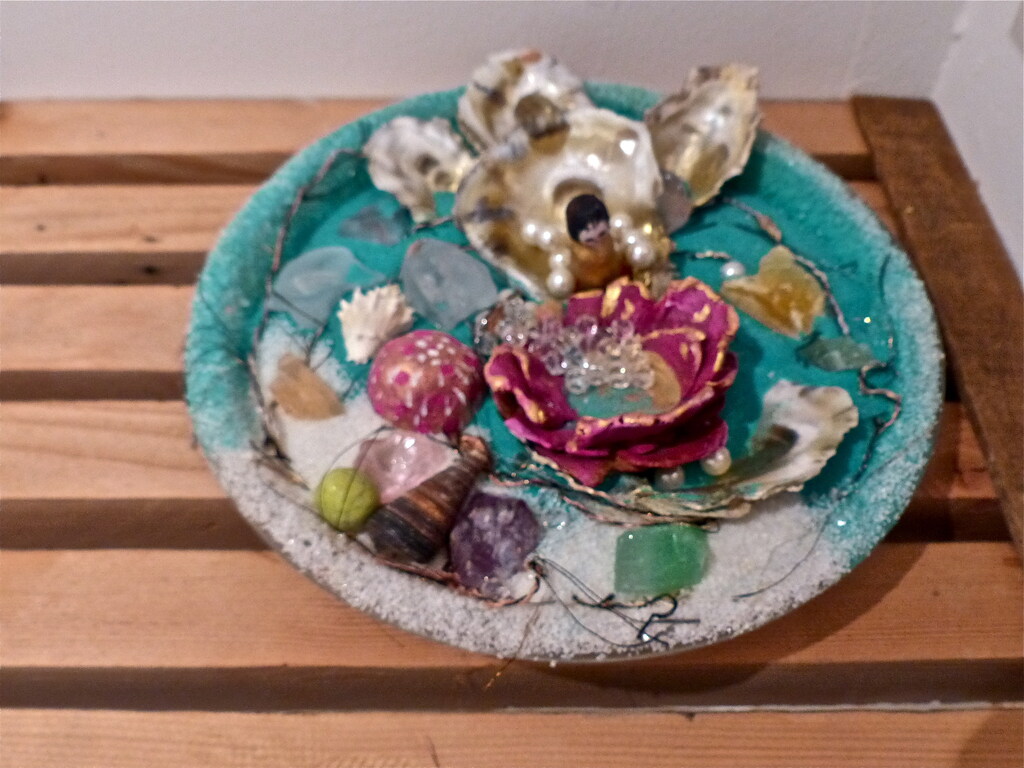 Kathy Fujii-Oka, Healing Pie for Saeko, 2013.